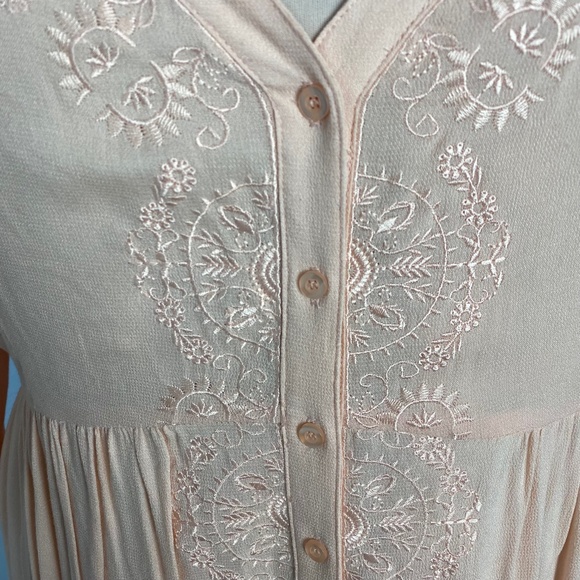 Torrid Women's Blush Embroidered Button Up Shirt Dress Size 2X - Picture 10 of 11